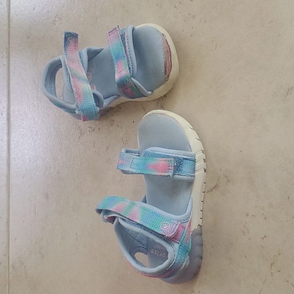 Lot of 4 Toddler girl's size 6 shoes - Picture 9 of 11